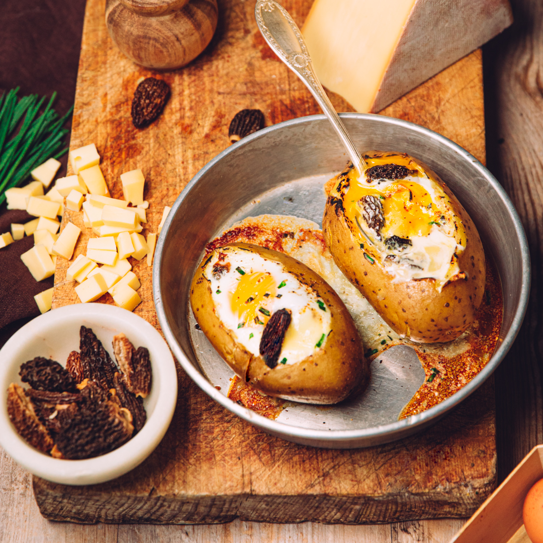 Pomme de terre farcie œufs morilles et Raclette de Savoie