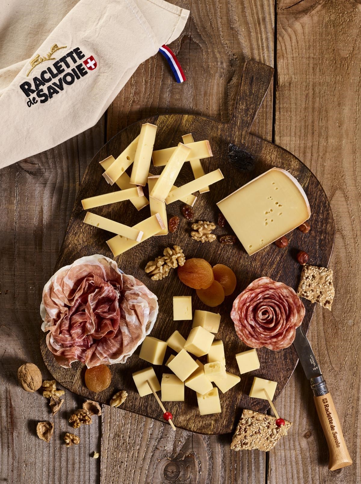 Plateau de fromage avec raclette